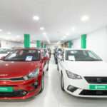 Vehículos de ocasión en exposición en las instalaciones de la compañía