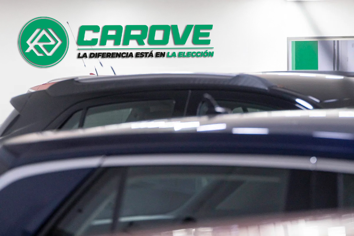 Vehículos de ocasión en exposición en las instalaciones de la compañía