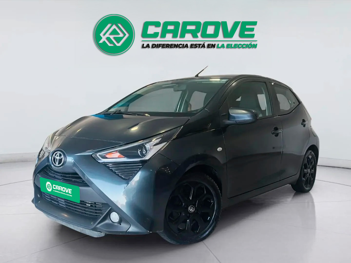 Vehículo de ocasión Toyota Aygo vista frontal lateral