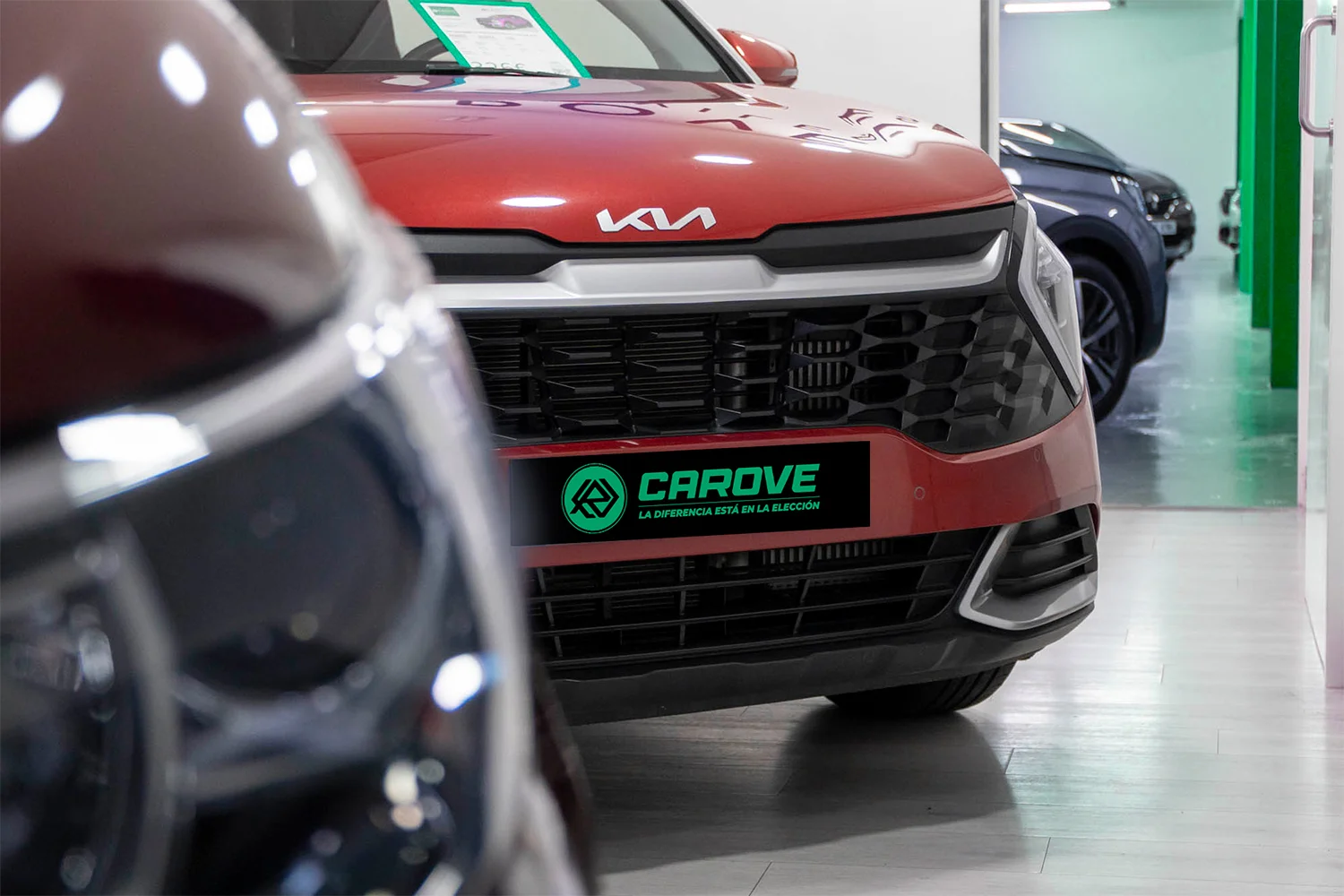 Vehículos de ocasión en exposición en las instalaciones de la compañía