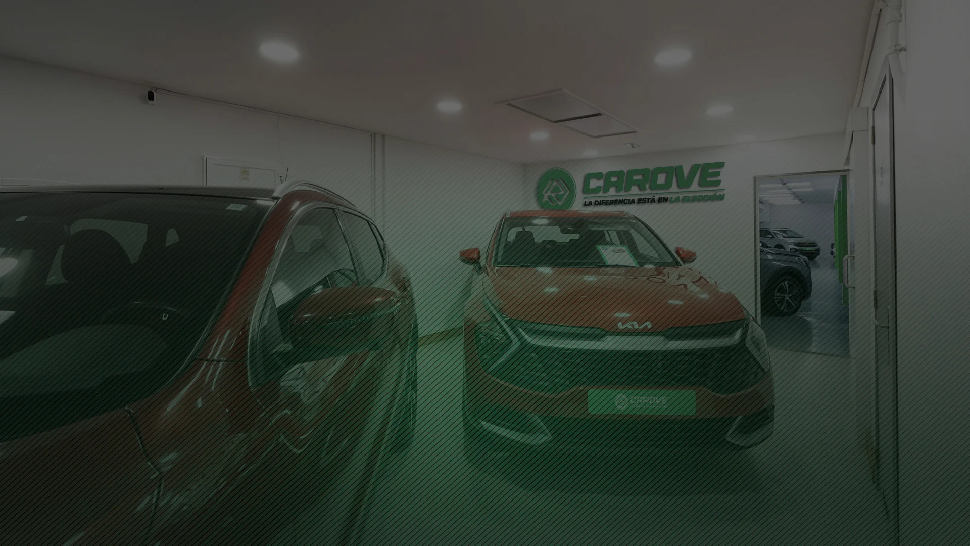 Vehículos de ocasión en exposición en las instalaciones de la compañía