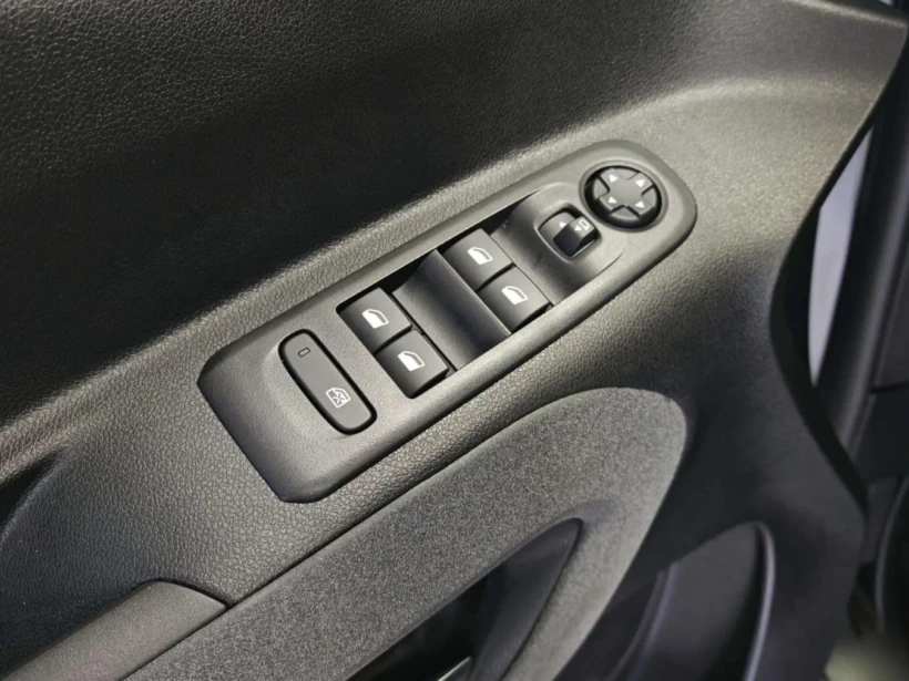 Vehículo de ocasión Peugeot Rifter detalle interior