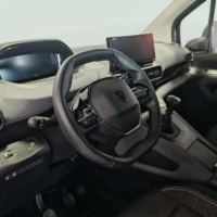 Vehículo de ocasión Peugeot Rifter detalle volante