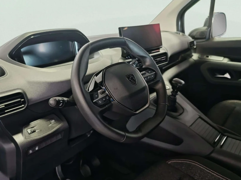 Vehículo de ocasión Peugeot Rifter detalle volante