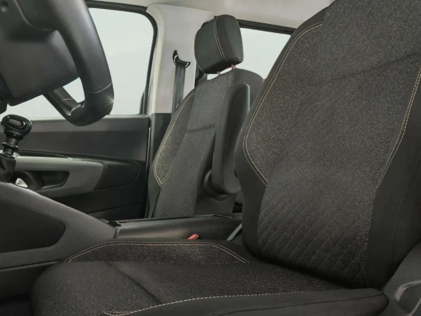 Vehículo de ocasión Peugeot Rifter detalle interior