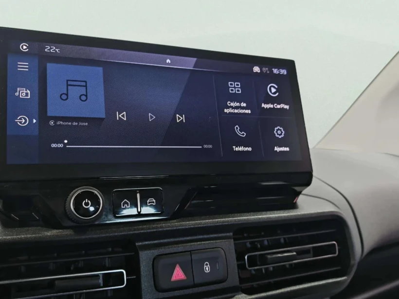Vehículo de ocasión Peugeot Rifter detalle cámara navegador