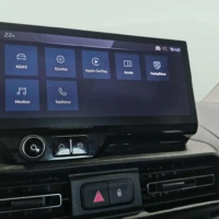 Vehículo de ocasión Peugeot Rifter detalle cámara navegador