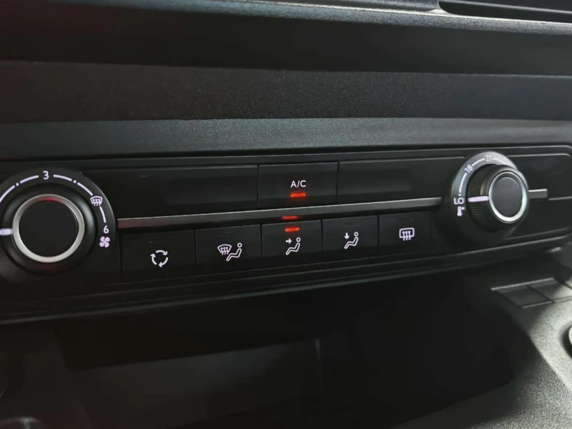 Vehículo de ocasión Peugeot Rifter detalle interior