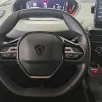 Vehículo de ocasión Peugeot Rifter detalle volante