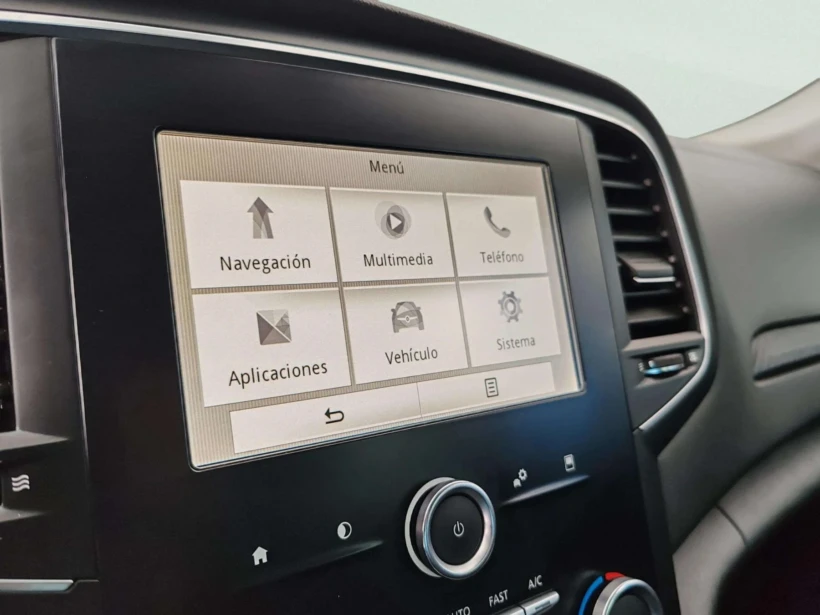 Vehículo de ocasión Renault Megane detalle pantalla interior