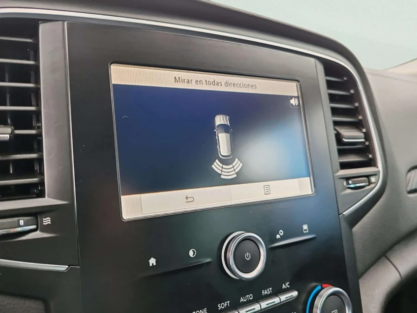 Vehículo de ocasión Renault Megane detalle navegador interior