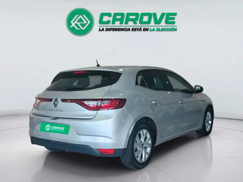 Vehículo de ocasión Renault Megane vista trasera lateral