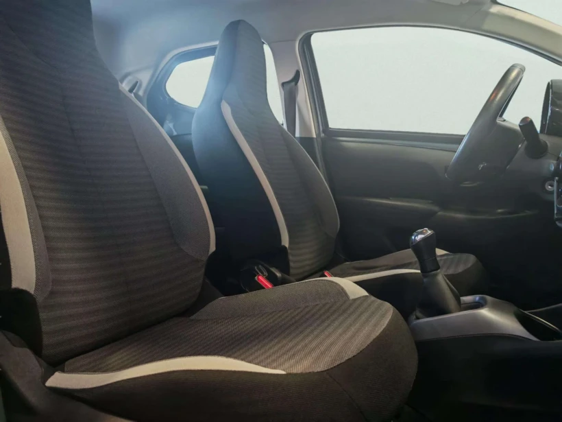 Vehículo de ocasión Toyota Aygo vista interior