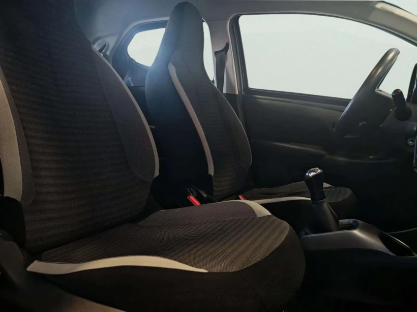 Vehículo de ocasión Toyota Aygo vista interior