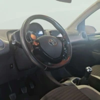 Vehículo de ocasión Toyota Aygo detalle volante