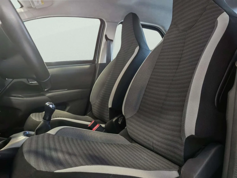 Vehículo de ocasión Toyota Aygo vista interior