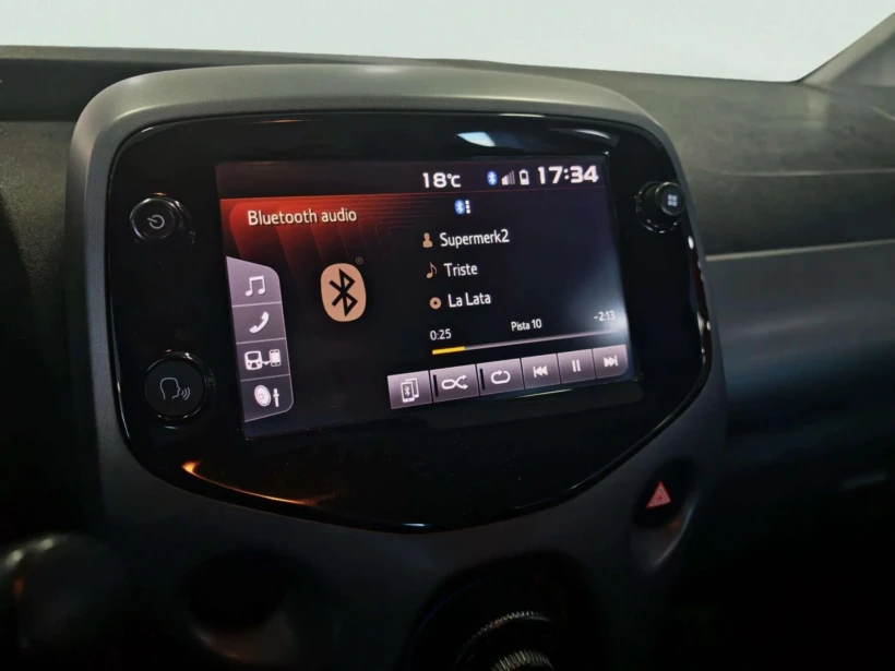 Vehículo de ocasión Toyota Aygo detalle navegador