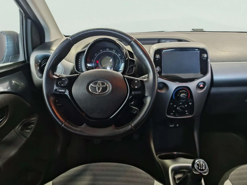 Vehículo de ocasión Toyota Aygo detalle volante