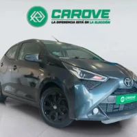 Vehículo de ocasión Toyota Aygo vista frontal lateral